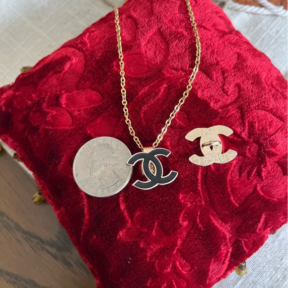 LUXURY CC LOGO BUTTON NECKLACE - Picture 6 of 7